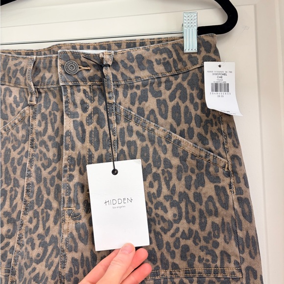 NWT Hidden “Happi” leopard wide leg jeans from Buckle - Picture 3 of 10